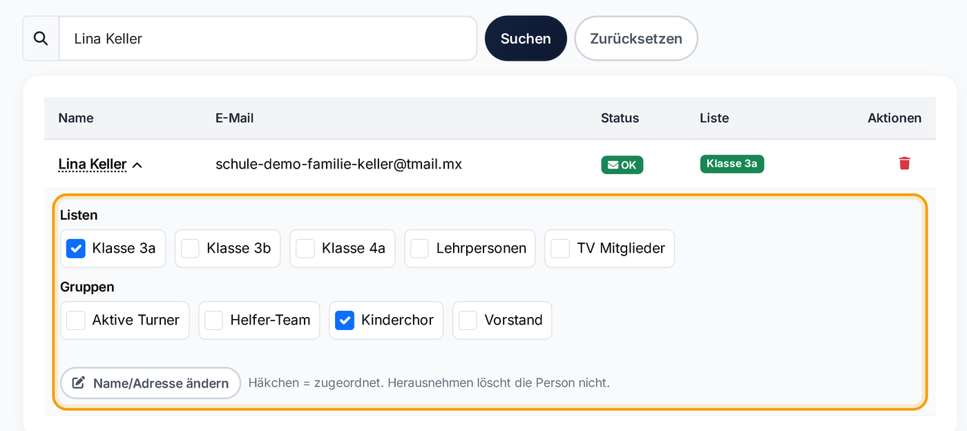 Aufgeklappte Person mit Häkchen für Listen und Gruppen