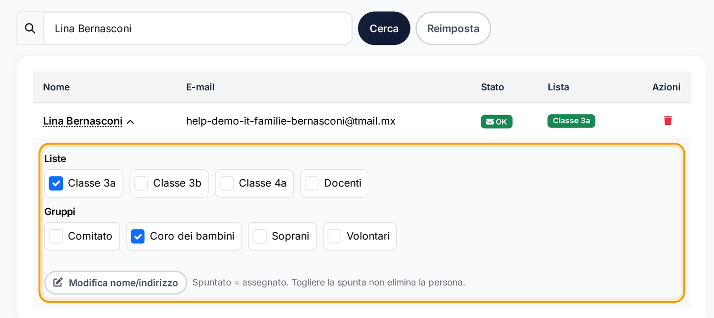 Persona aperta con le caselle per liste e gruppi